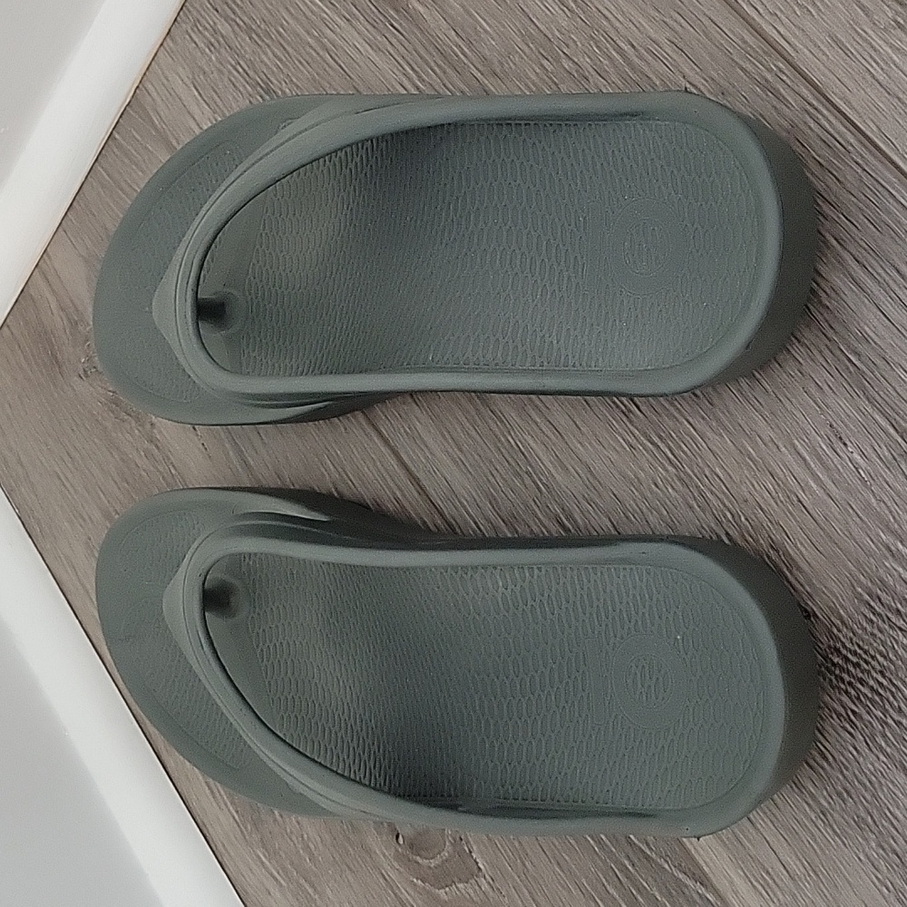 OKA Slides Sandals Water Shoes Gray Womens 10/Mens 8 NWOT - Picture 3 of 7